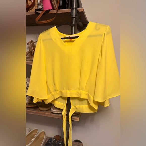 Yellow Women's Top،In unworn condition - Picture 3 of 4